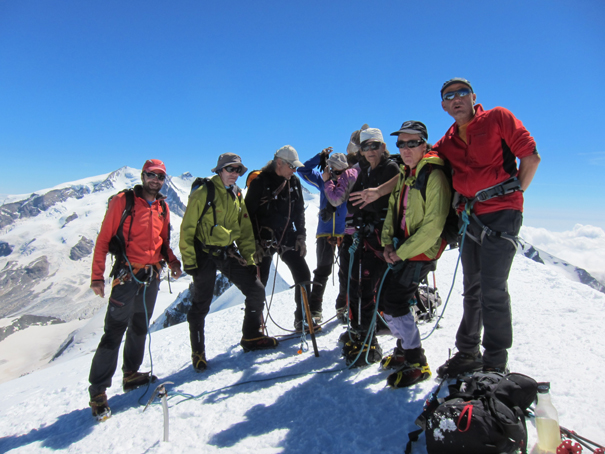Carlos, Estanis, Jordi, Fernando, Xus, Carmen, Mar y José en el Breithorn Occidental, 4165 m