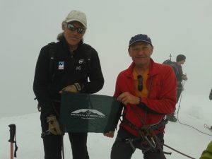 El alpinista Jordi Corominas y José en la cumbre del Weissmies